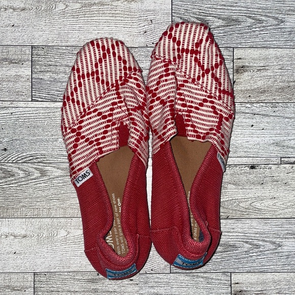 Womens red Tom’s size 5 - Picture 2 of 3